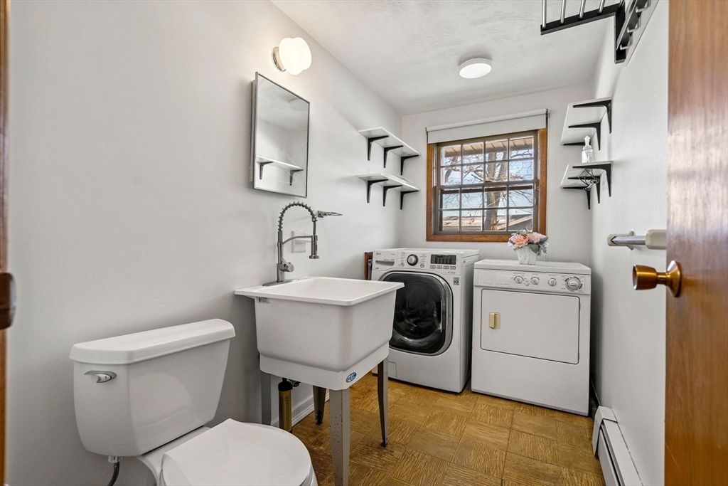 Interior, Washer, Wood Texture Flooring