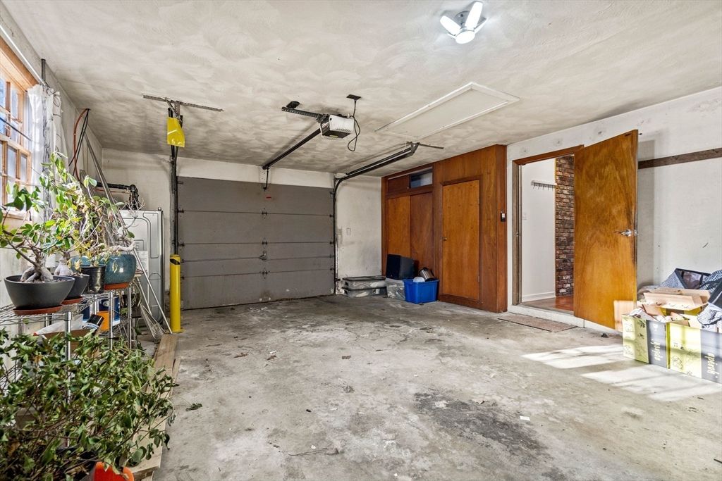 Garage, Interior
