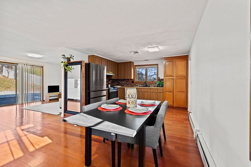 Dining room, Interior, Kitchen, Stainless Steel Appliances, Wood Texture Flooring