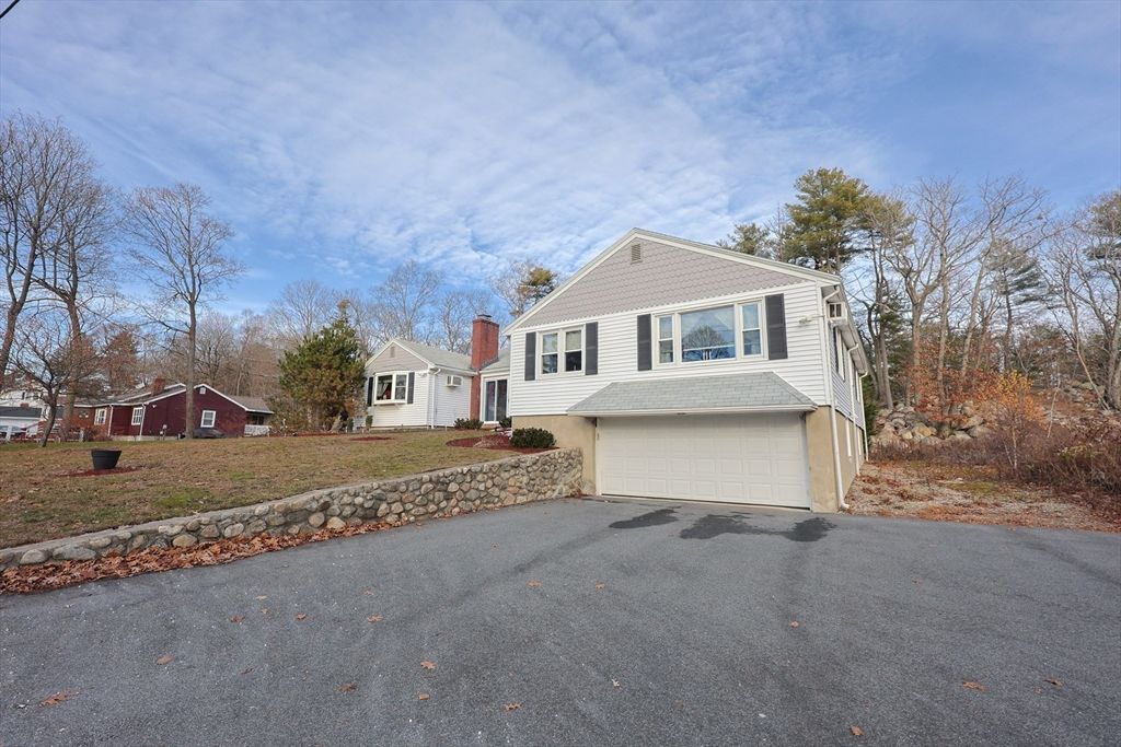 Attached, Exterior, Facade, Raised Ranch