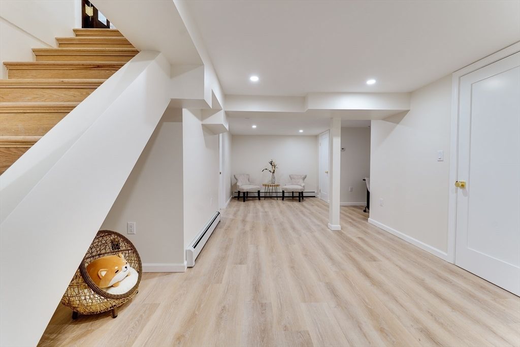 Interior, Recessed Lighting, Wood Texture Flooring