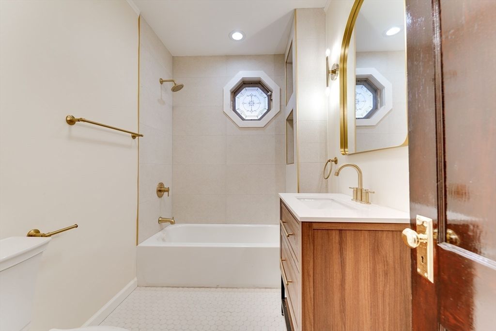 Bathroom, Interior, Recessed Lighting