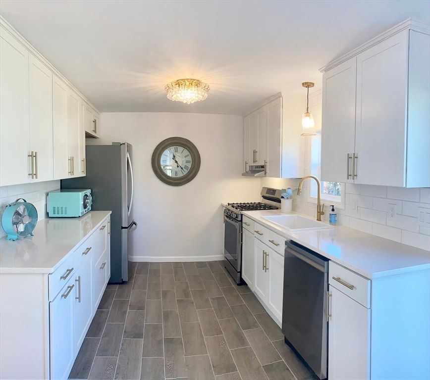 Interior, Kitchen, Pendant Lights, Wood Texture Flooring