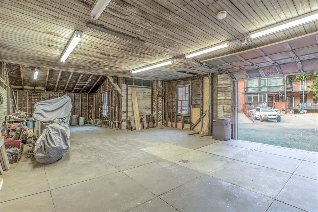 Garage, Interior, Stone Walls