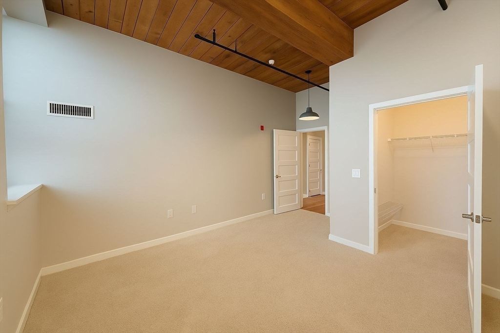 Empty room, Interior, Pendant Lights, Wooden Beams, Wooden Ceilings