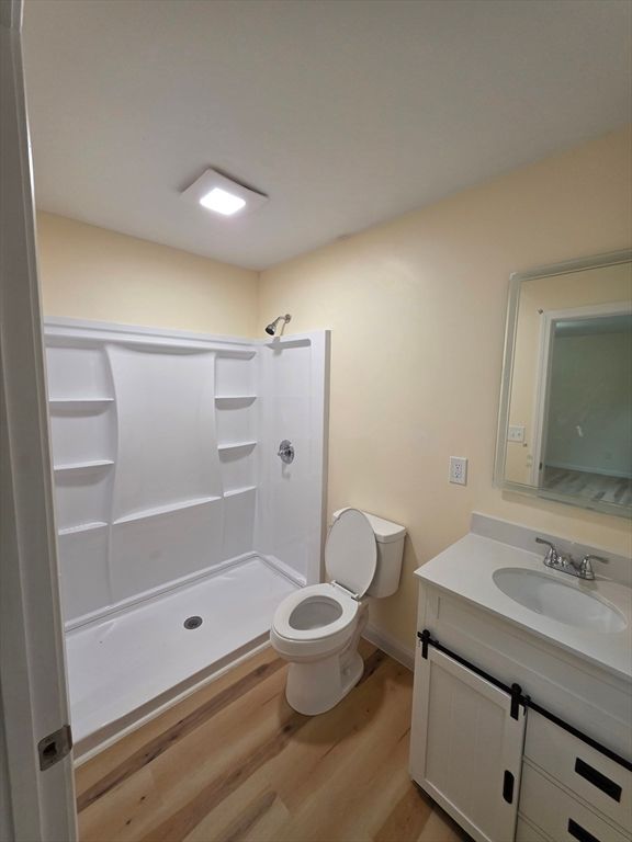 Bathroom, Interior, Recessed Lighting, Wood Texture Flooring