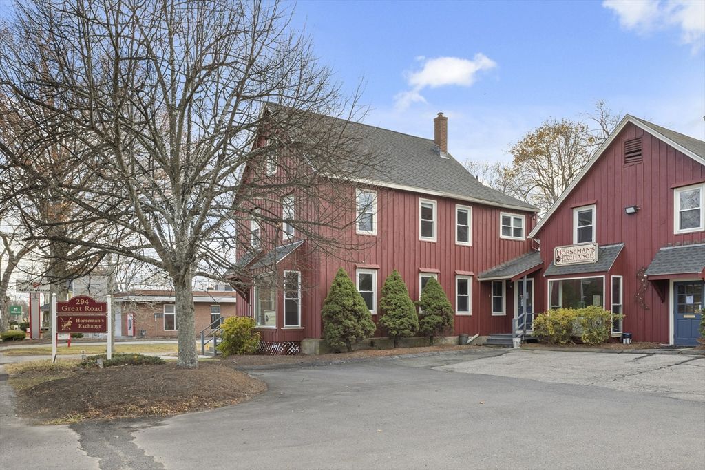 Exterior, Facade, Brick Facade, Queen Anne Victorian