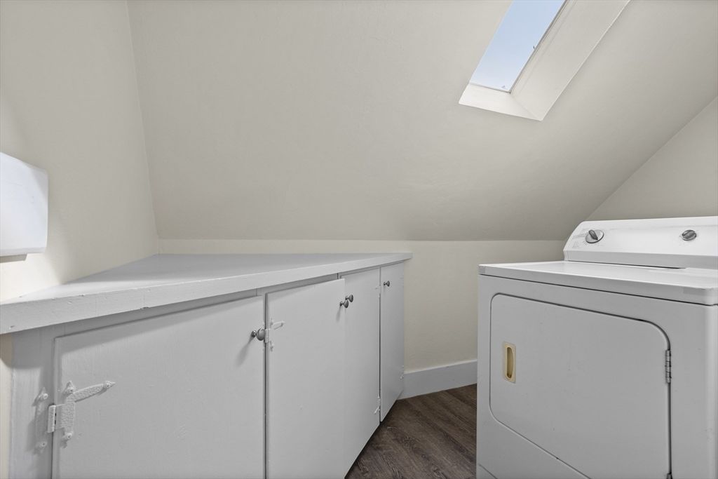 Interior, Washer, Wood Texture Flooring