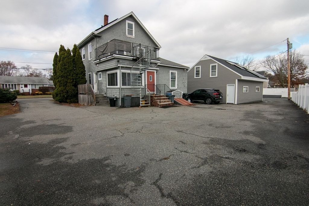 Backyard, Exterior, Facade, Queen Anne Victorian