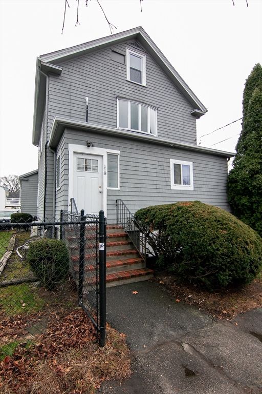 Exterior, Facade, American Foursquare