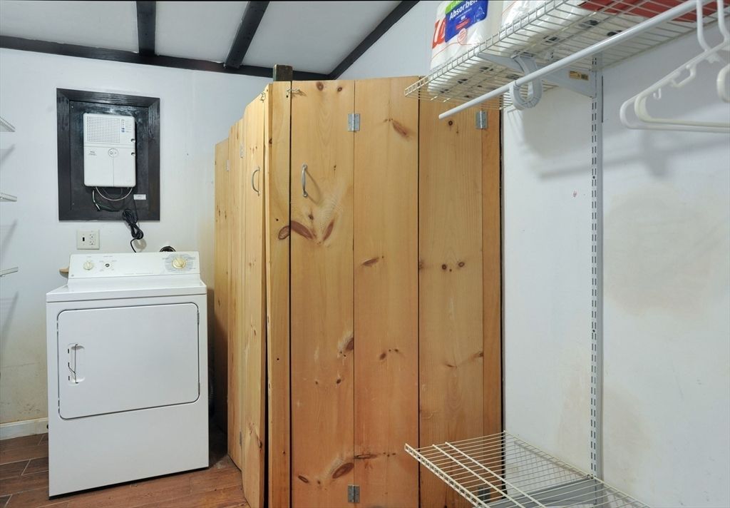 Interior, Utility Closets, Washer, Wood Texture Flooring