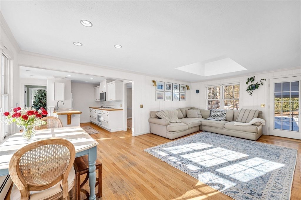 Interior, Kitchen, Living room, Recessed Lighting, Wood Texture Flooring