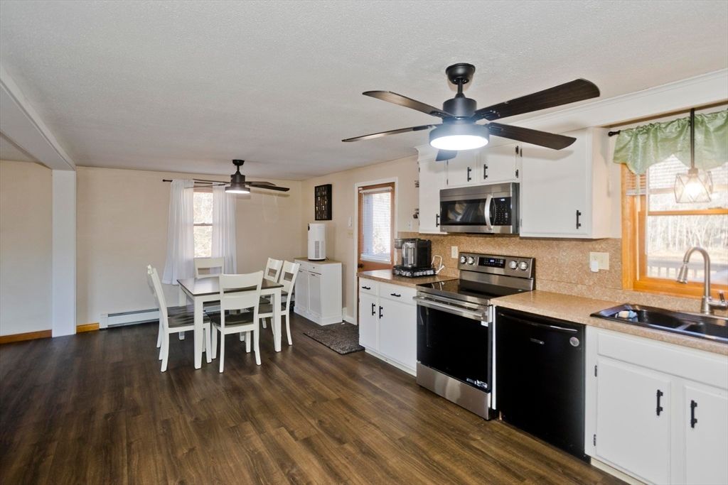 Dining room, Interior, Kitchen, Stainless Steel Appliances, Wood Texture Flooring