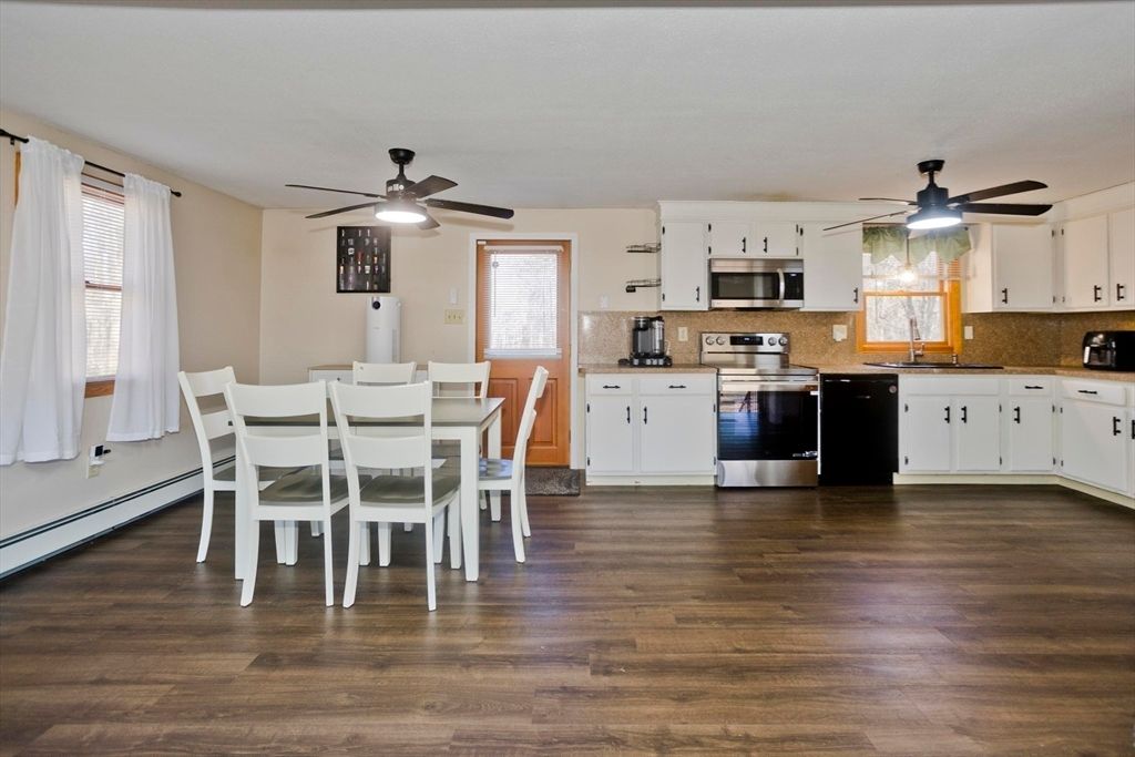 Dining room, Interior, Kitchen, Stainless Steel Appliances, Wood Texture Flooring