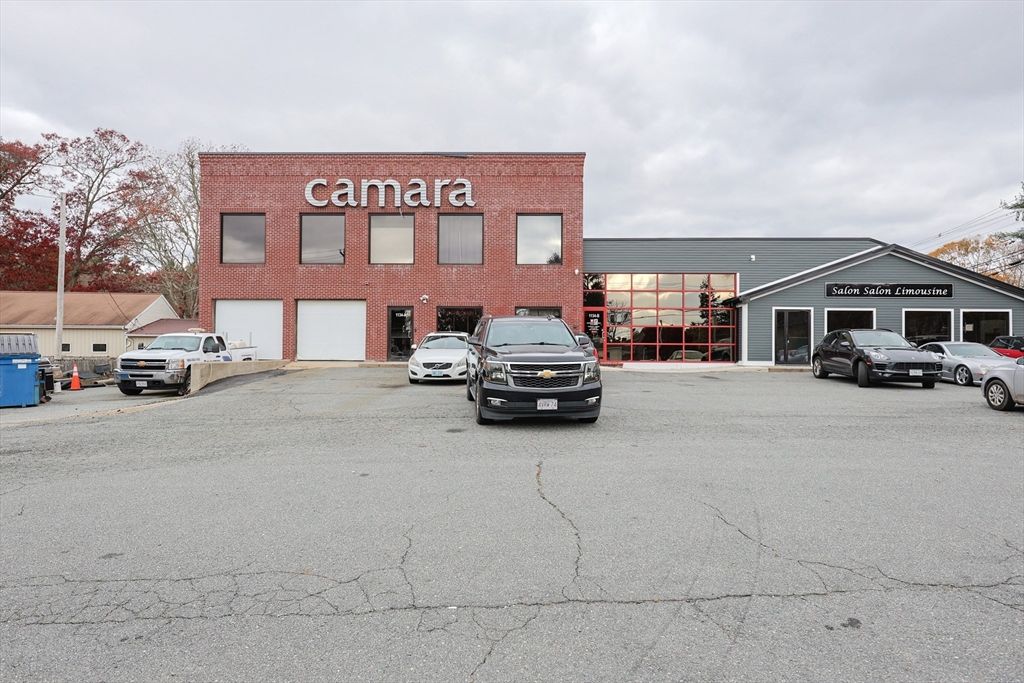 Attached, Exterior, Facade, Brick Facade, None