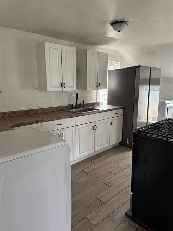 Interior, Kitchen, Washer, Wood Texture Flooring