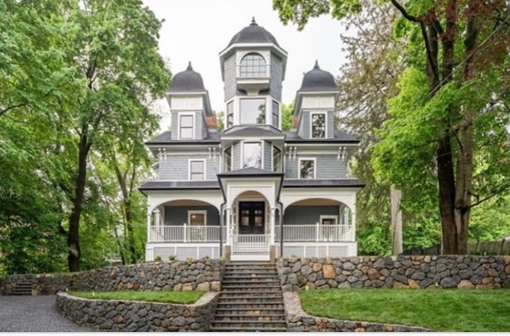 Exterior, Facade, Queen Anne Victorian