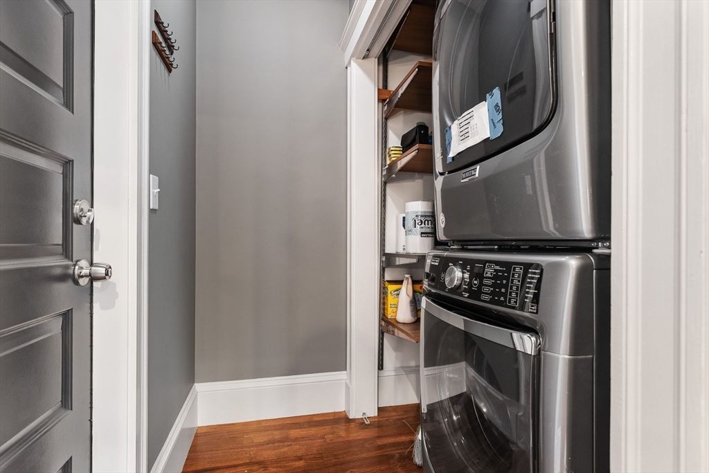 Interior, Kitchen, Washer, Wood Texture Flooring