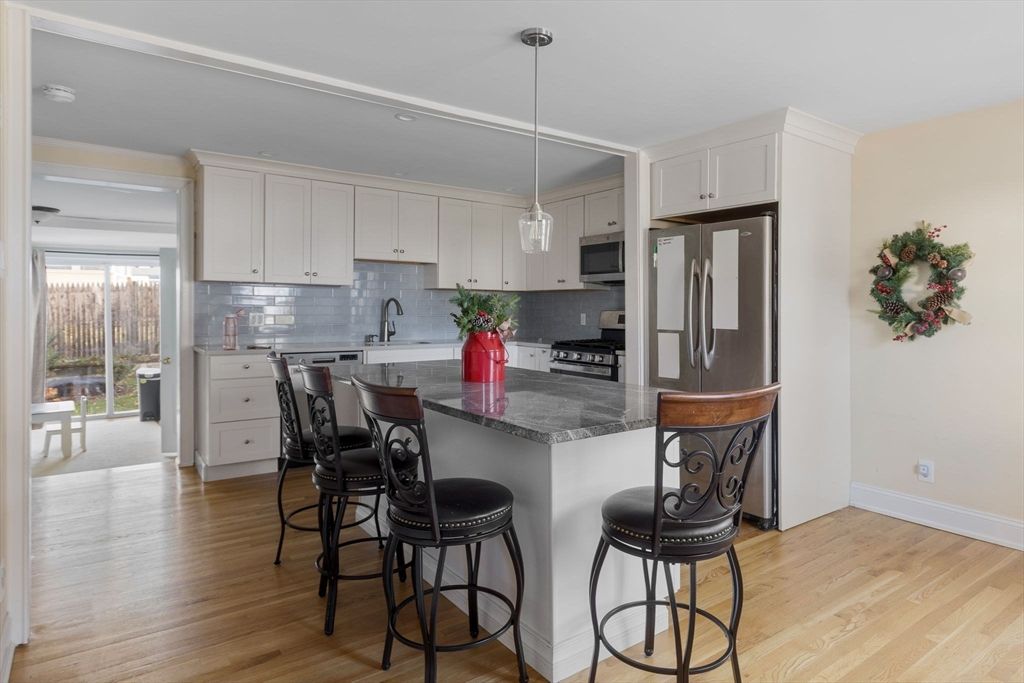 Interior, Kitchen, Pendant Lights, Wood Texture Flooring