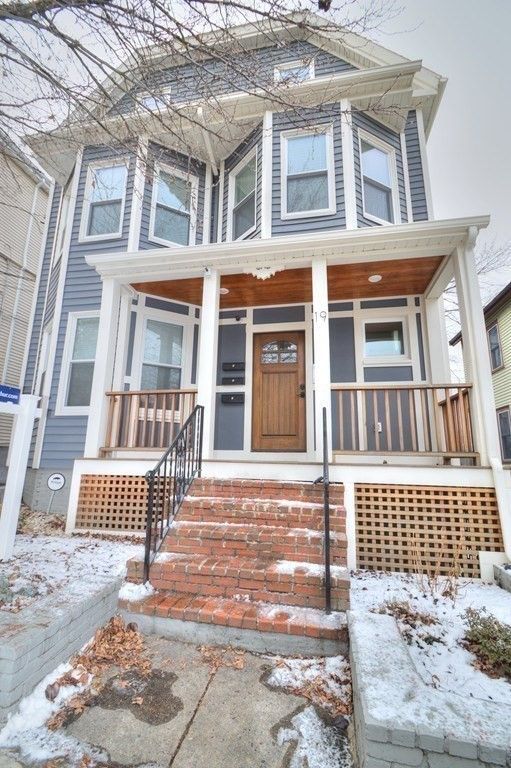 Exterior, Facade, American Foursquare