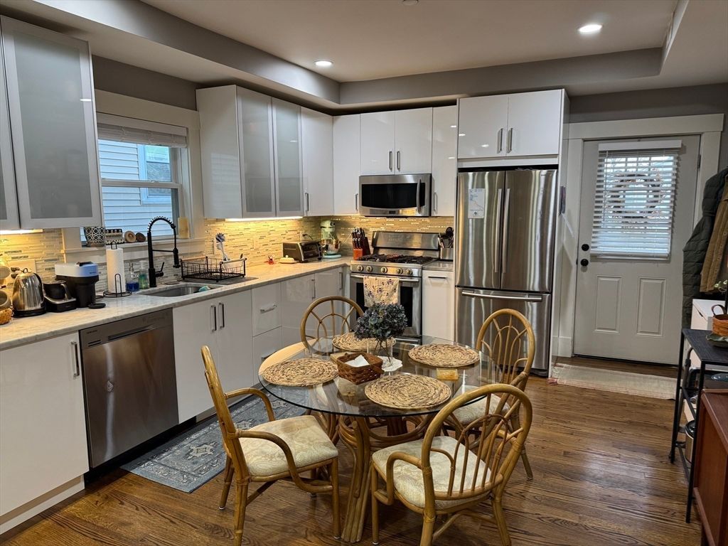 Dining room, Interior, Kitchen, Recessed Lighting, Stainless Steel Appliances, Wood Texture Flooring