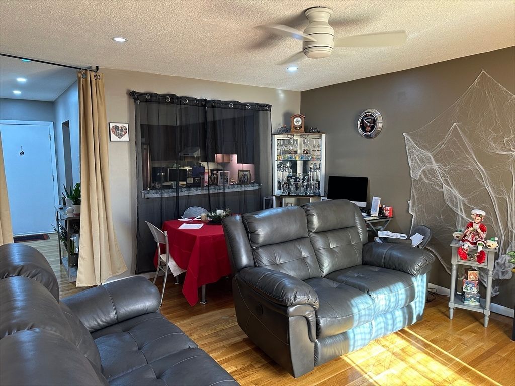 Dining room, Interior, Living room, Recessed Lighting, Wood Texture Flooring