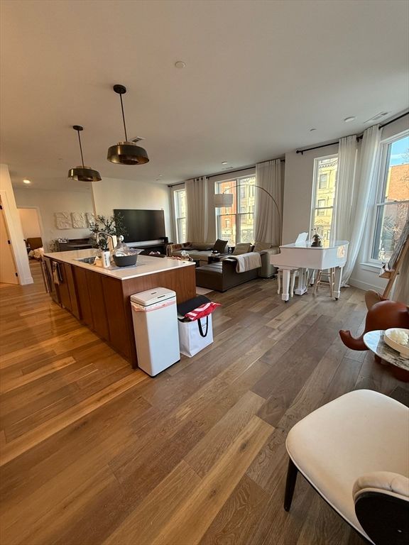 Dining room, Interior, Living room, Pendant Lights, Recessed Lighting, Wood Texture Flooring