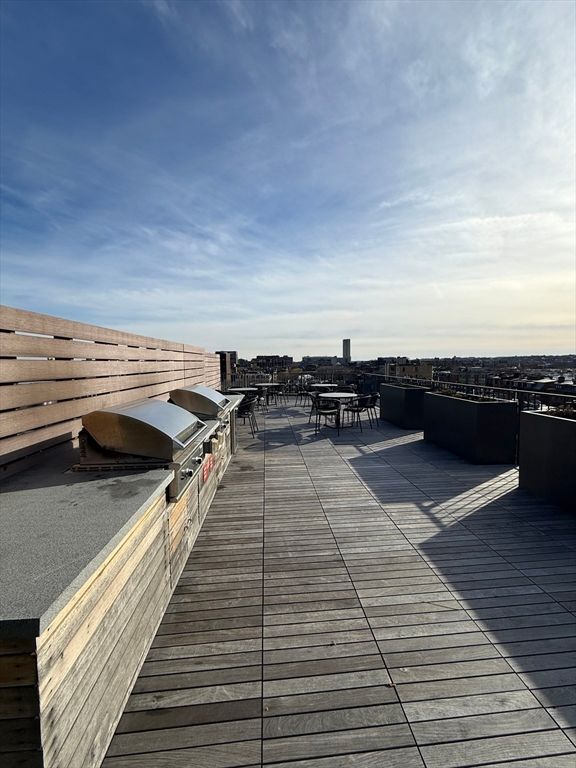 Exterior, Outdoor Kitchen