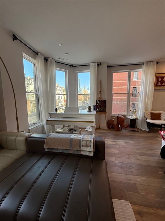 Interior, Piano, Recessed Lighting, Wood Texture Flooring