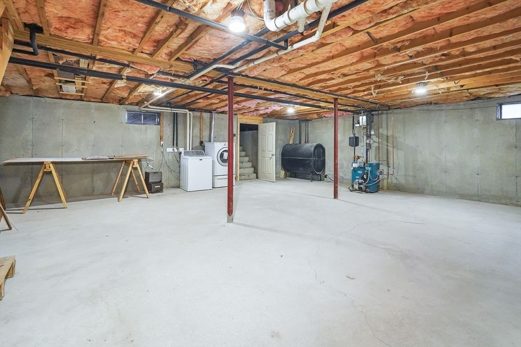 Interior, Washer, Wooden Beams