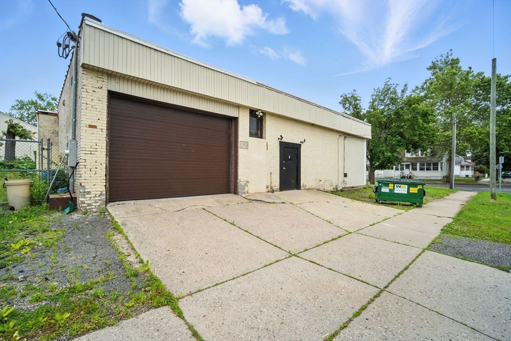 Detached Garage, Exterior