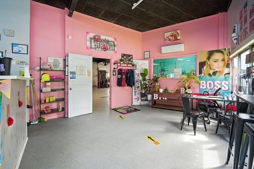 Dining room, Interior