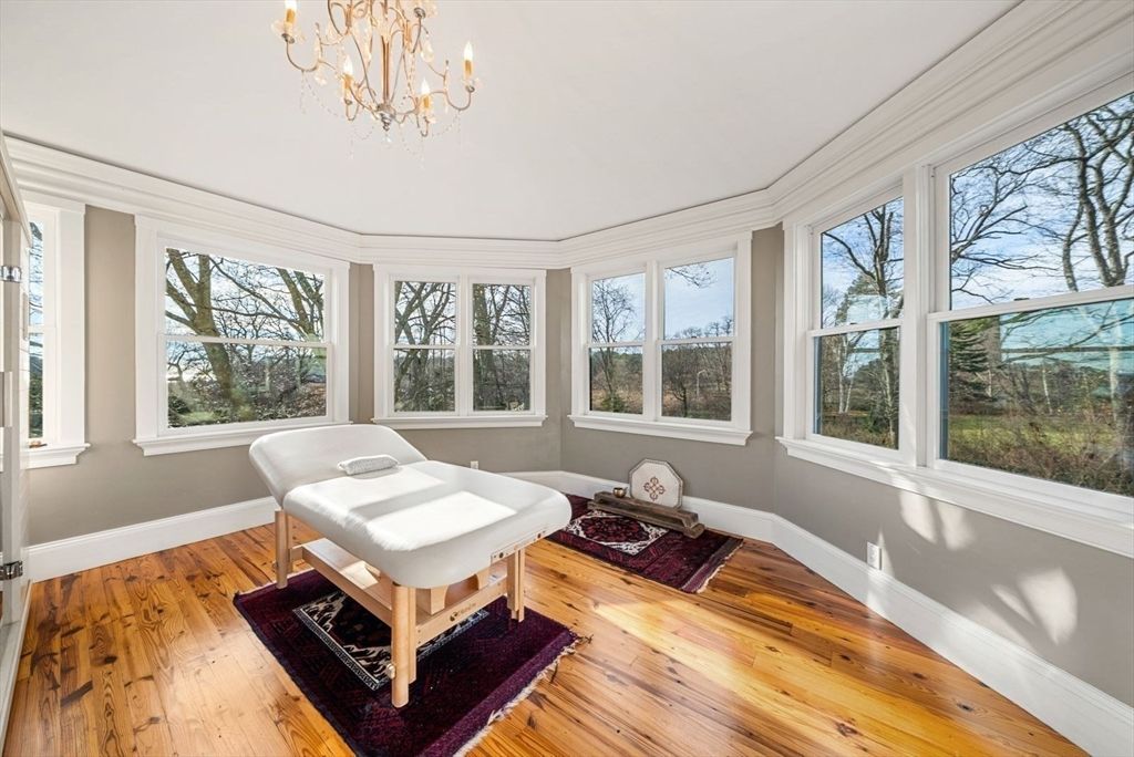 Chandelier, Interior, Sun Room, Wood Texture Flooring