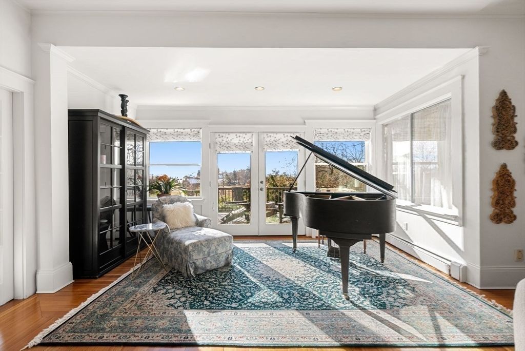 Interior, Piano, Recessed Lighting, Wood Texture Flooring