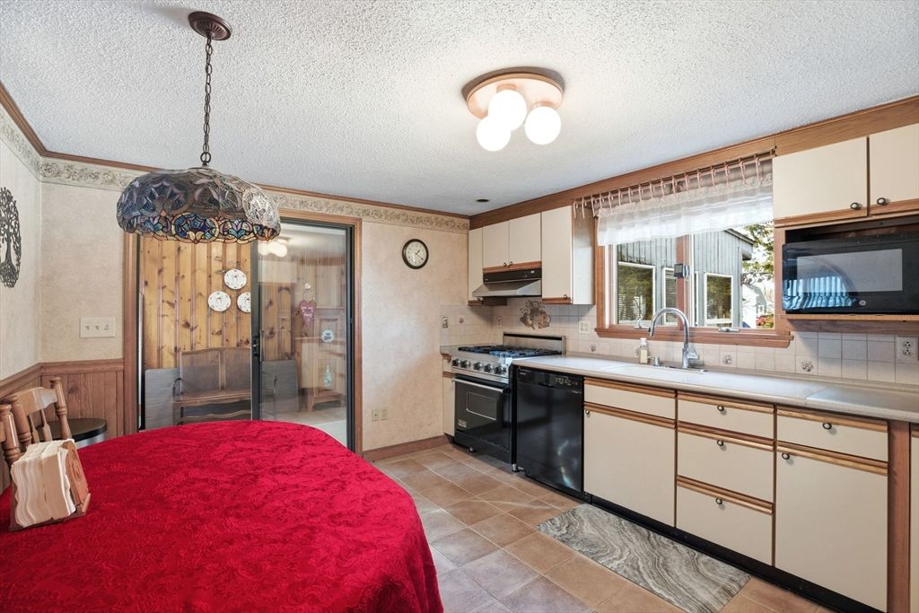 Interior, Kitchen, Pendant Lights, Stainless Steel Appliances