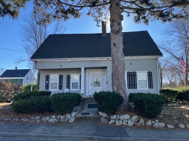 Exterior, Facade, Cape Cod