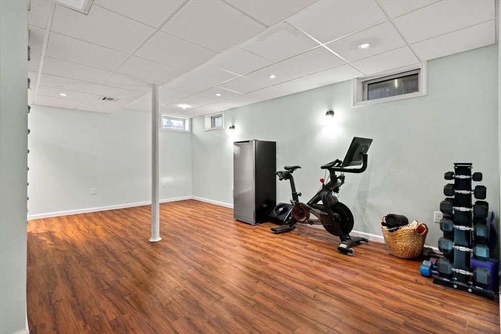 Fitness Equipment, Interior, Recessed Lighting, Wood Texture Flooring