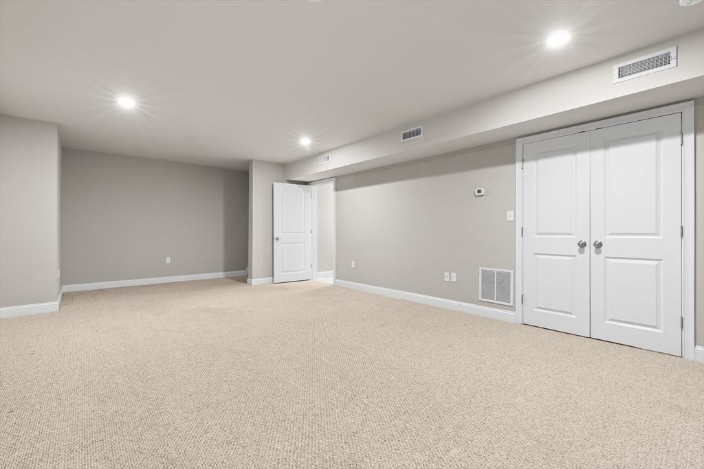 Empty room, Interior, Recessed Lighting