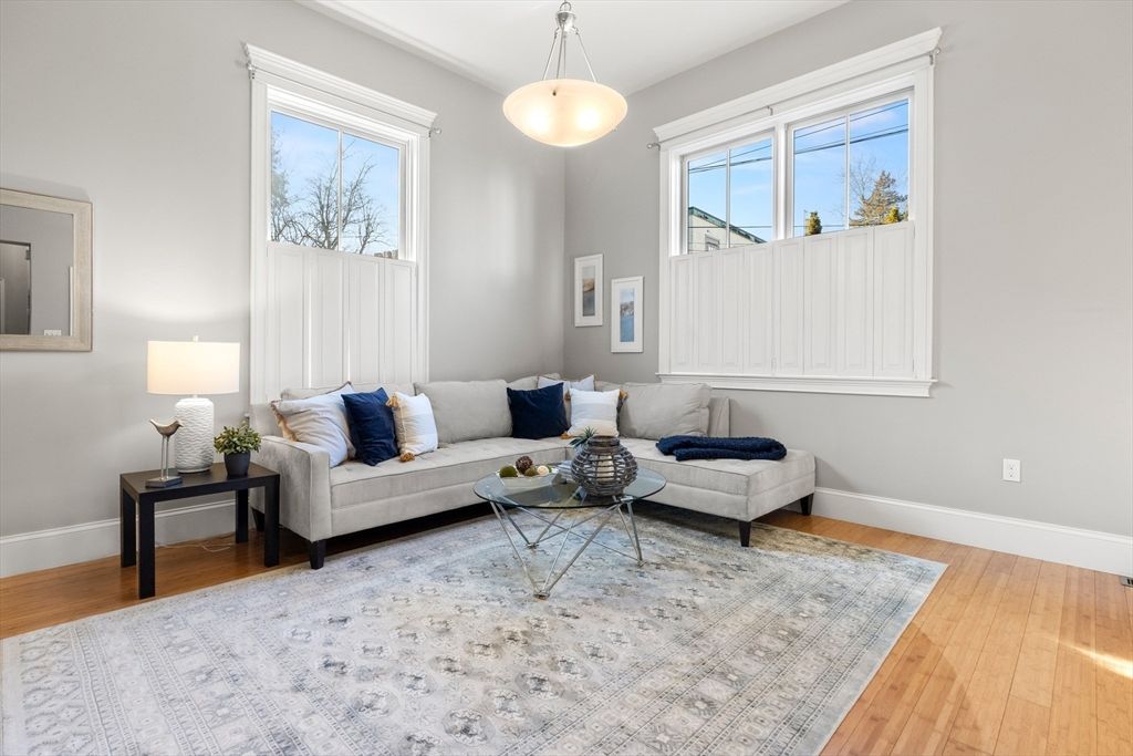Interior, Living room, Pendant Lights, Wood Texture Flooring