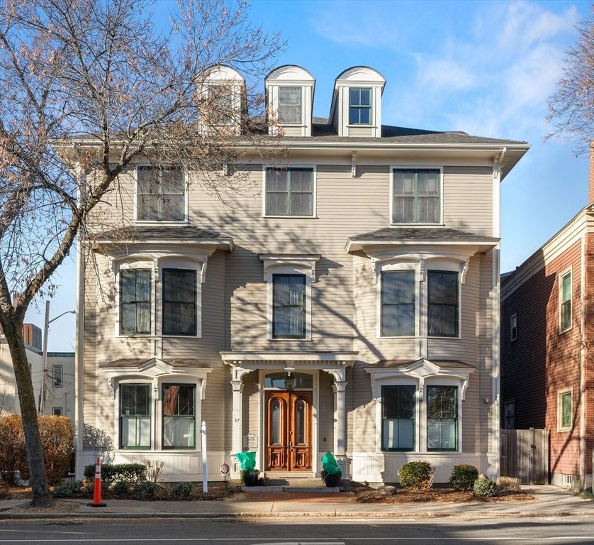 Exterior, Facade, American Foursquare