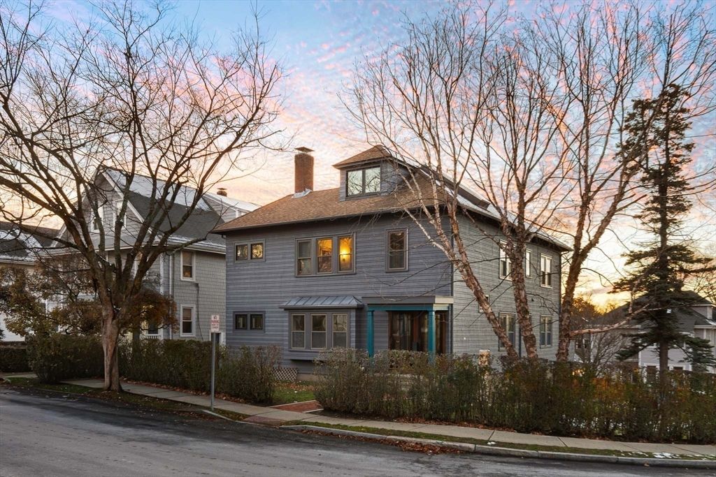 Exterior, Facade, American Foursquare