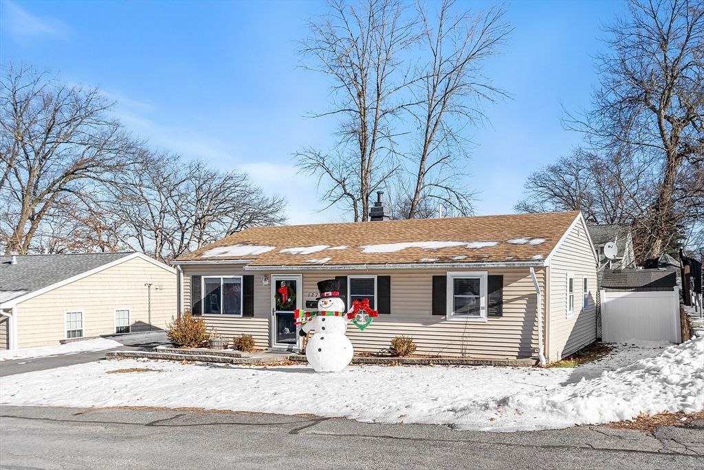Exterior, Facade, Cape Cod