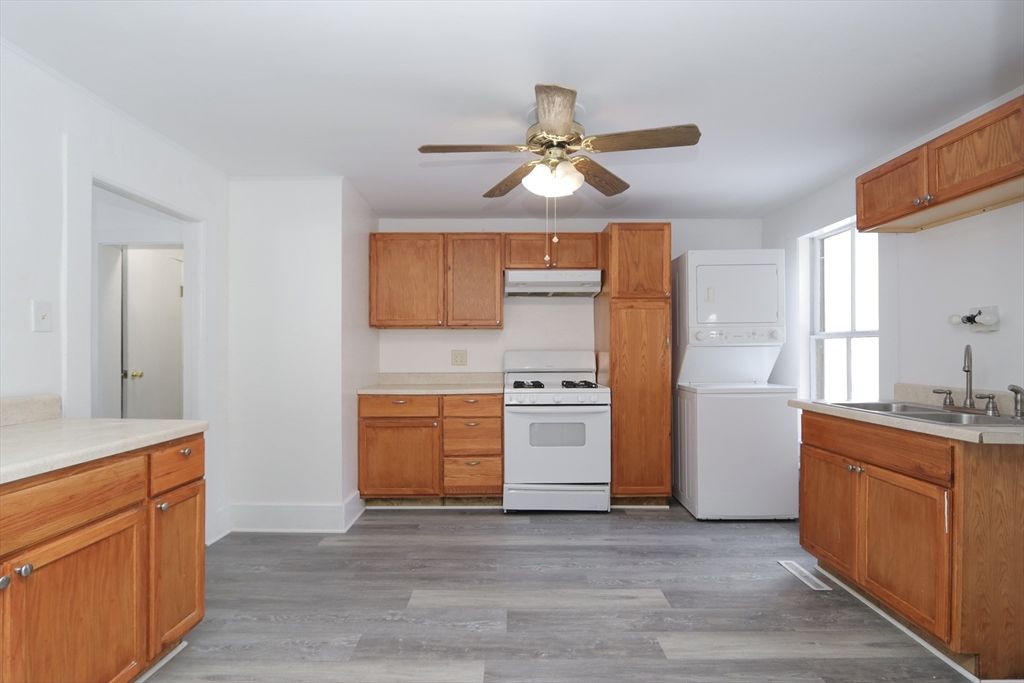 Interior, Kitchen, Washer, Wood Texture Flooring