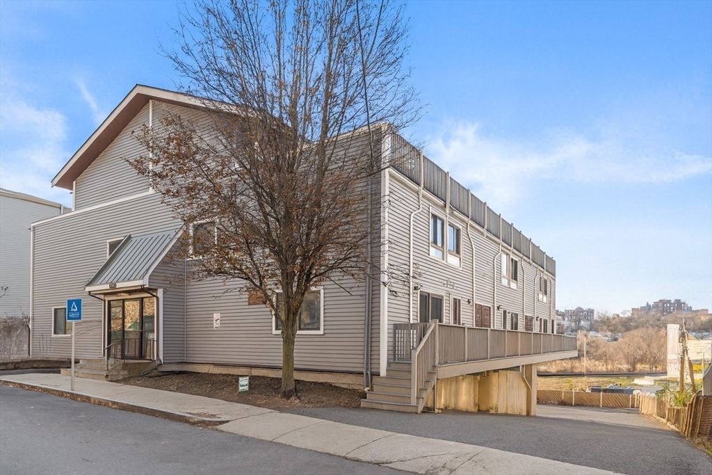 Exterior, Facade, None