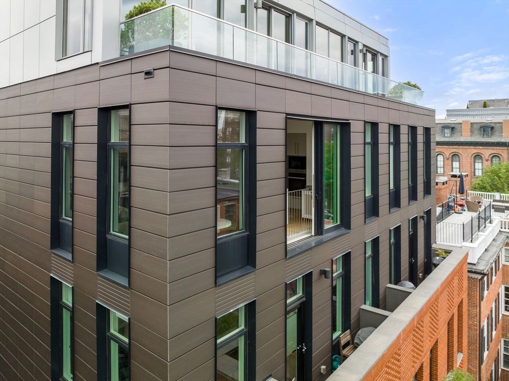 Exterior, Facade, Highrise