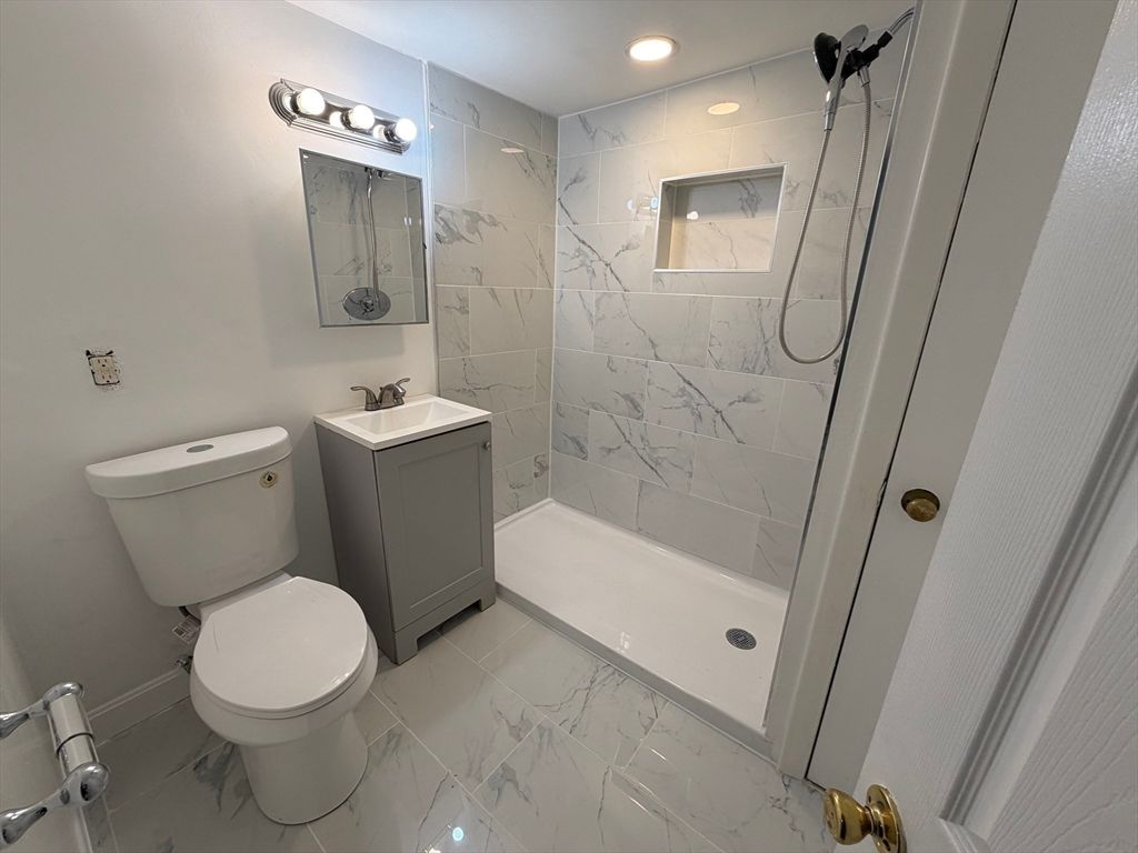 Bathroom, Interior, Marble, Marble Walls, Recessed Lighting