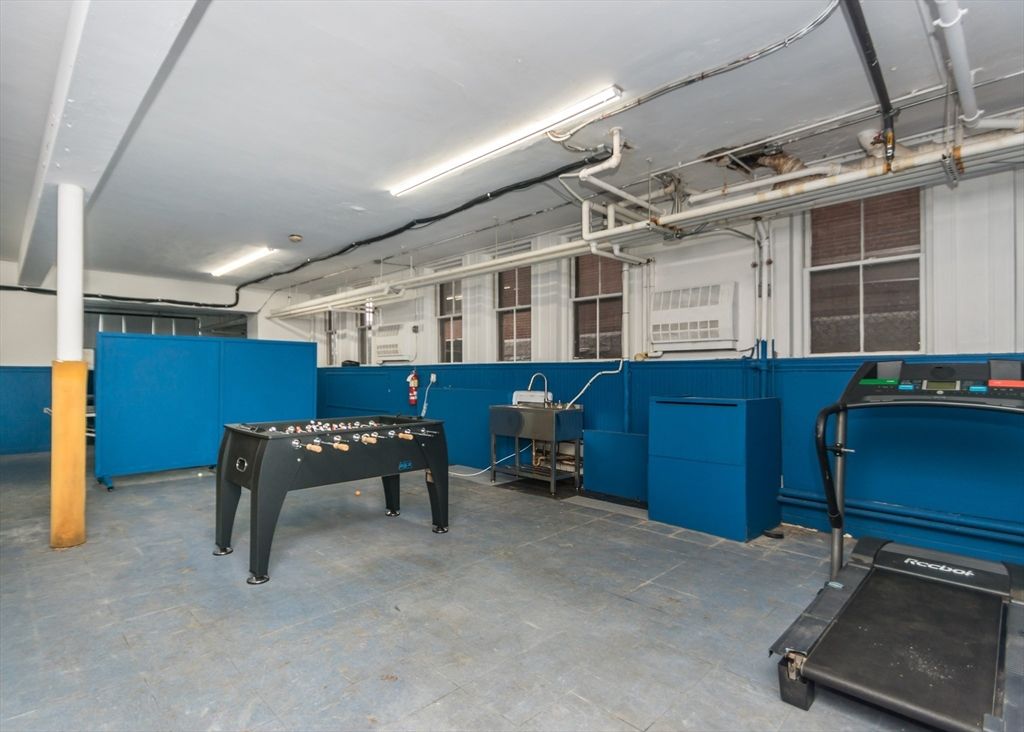 Game Room, Interior, Recessed Lighting