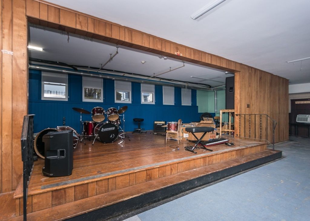 Fitness Equipment, Interior, Recessed Lighting, Wooden Walls