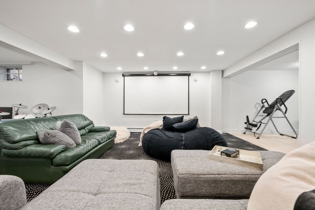 Interior, Projection Screen, Recessed Lighting, Theatre Room