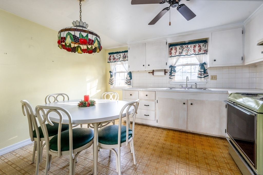 Dining room, Interior, Kitchen, Pendant Lights
